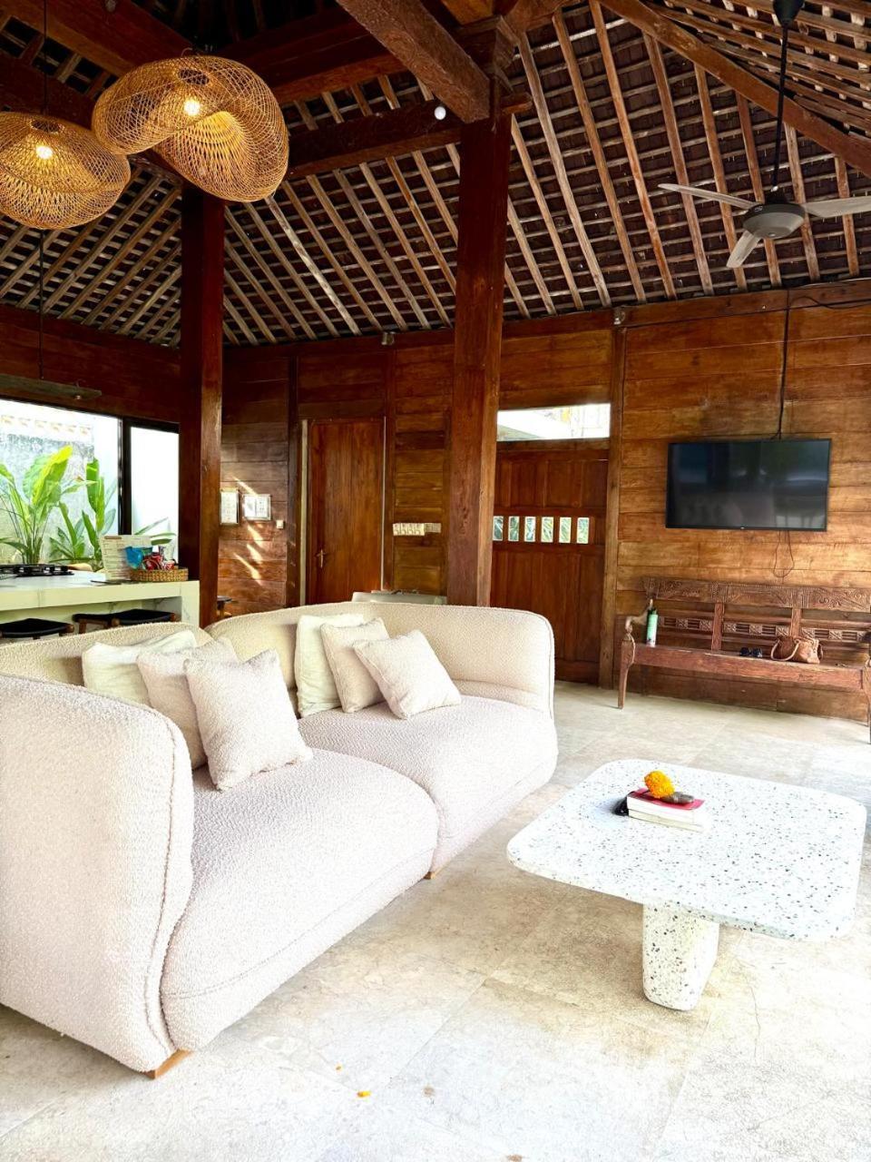 Elegant Villa Casabianca - Tropical Pool & Garden, Near Potato Head Beach Club! Seminyak  Bagian luar foto