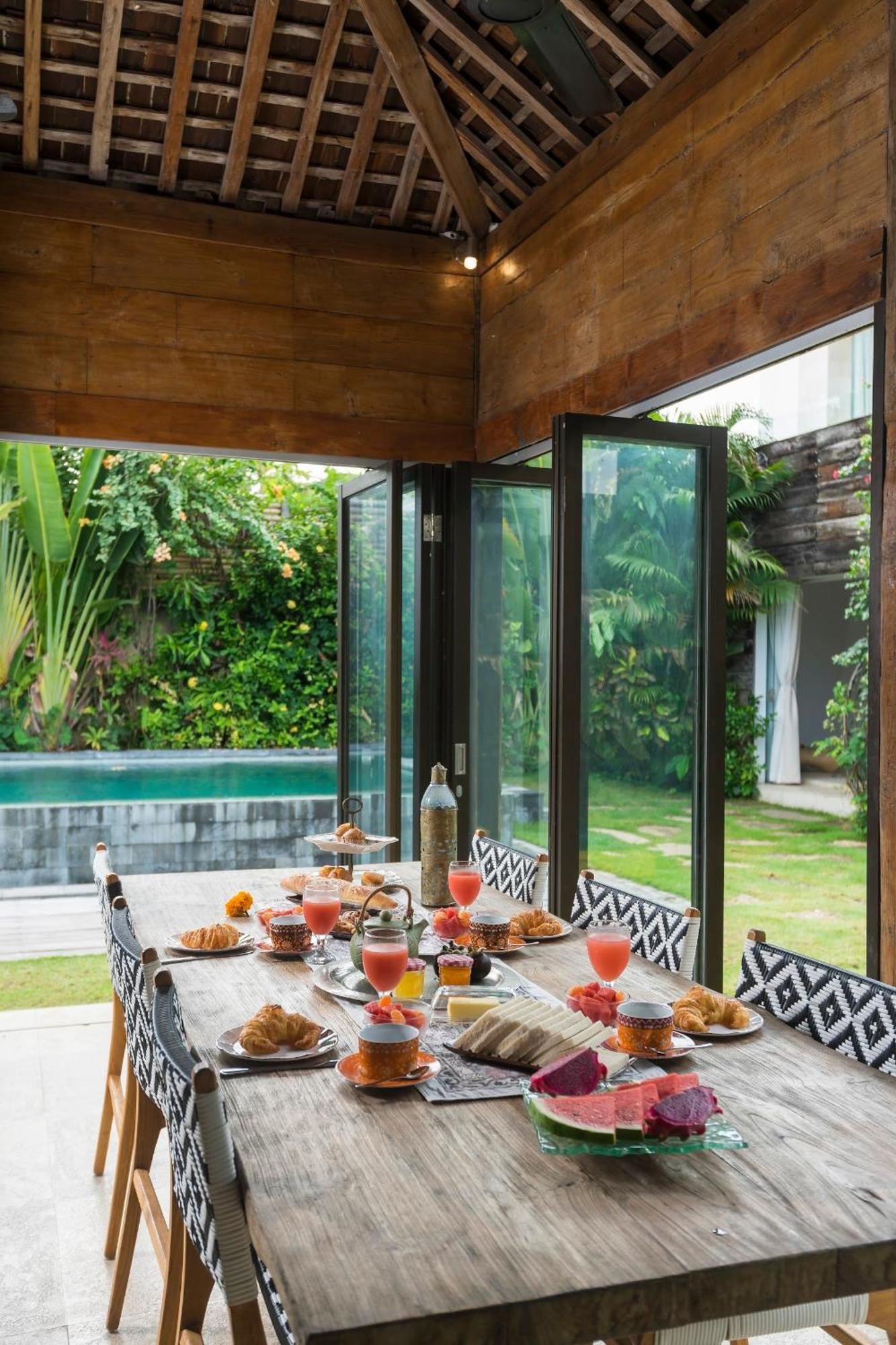 Elegant Villa Casabianca - Tropical Pool & Garden, Near Potato Head Beach Club! Seminyak  Bagian luar foto
