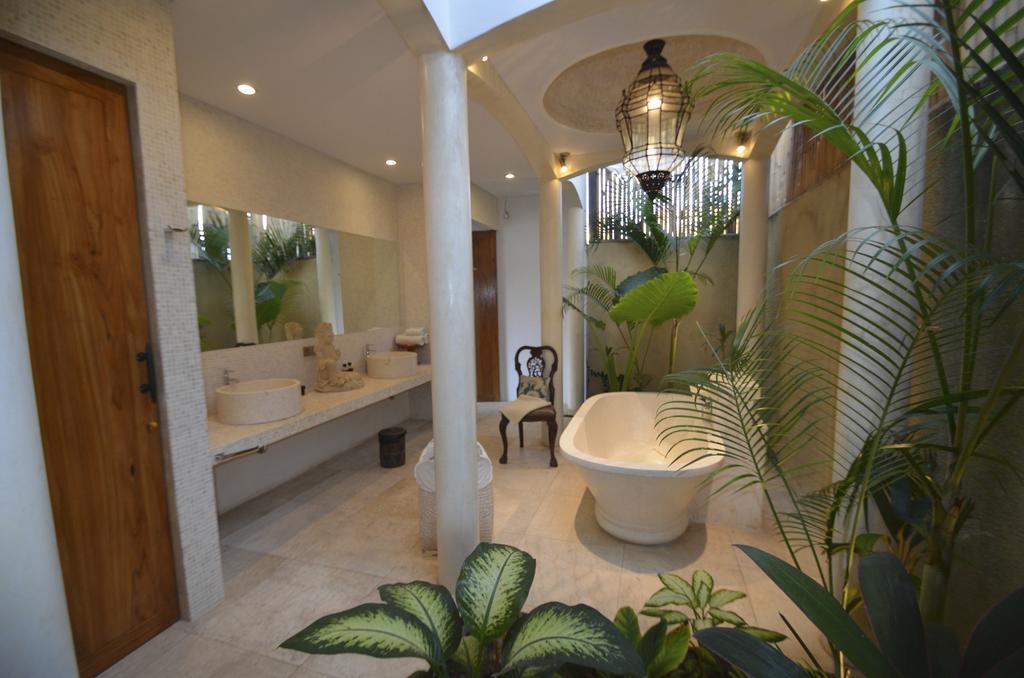 Elegant Villa Casabianca - Tropical Pool & Garden, Near Potato Head Beach Club! Seminyak  Ruang foto