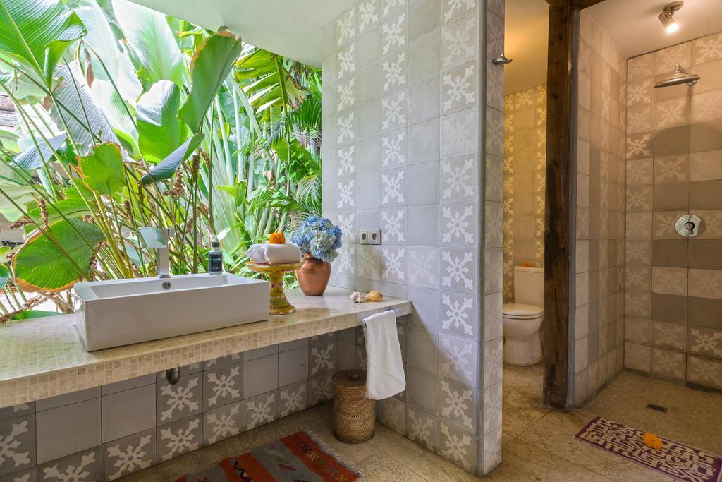 Elegant Villa Casabianca - Tropical Pool & Garden, Near Potato Head Beach Club! Seminyak  Bagian luar foto